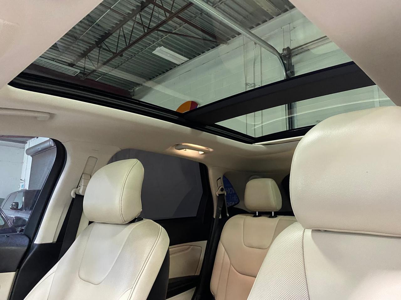 2016 Ford Edge Titanium - Photo #16
