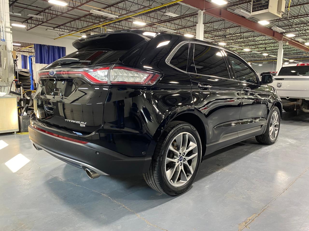 2016 Ford Edge Titanium - Photo #5