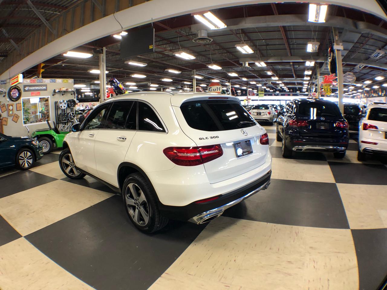 2019 Mercedes-Benz GLC-Class 300 4MATIC LEATHER PAN/ROOF NAVI B/SPOT CAMERA Photo4