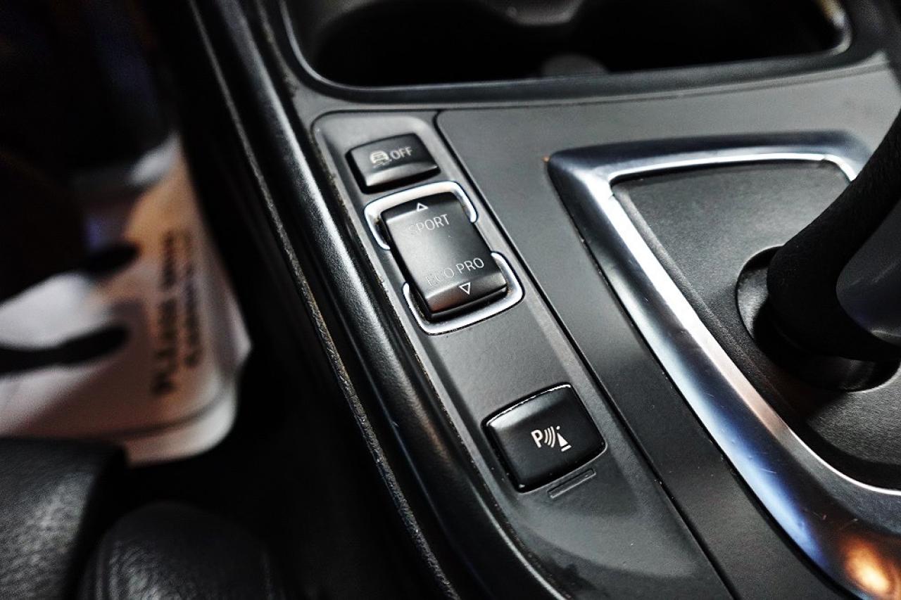 2016 BMW 3 Series 320i xDrive WELL MAINTAIN,AWD,MANGER SPACIAL - Photo #28