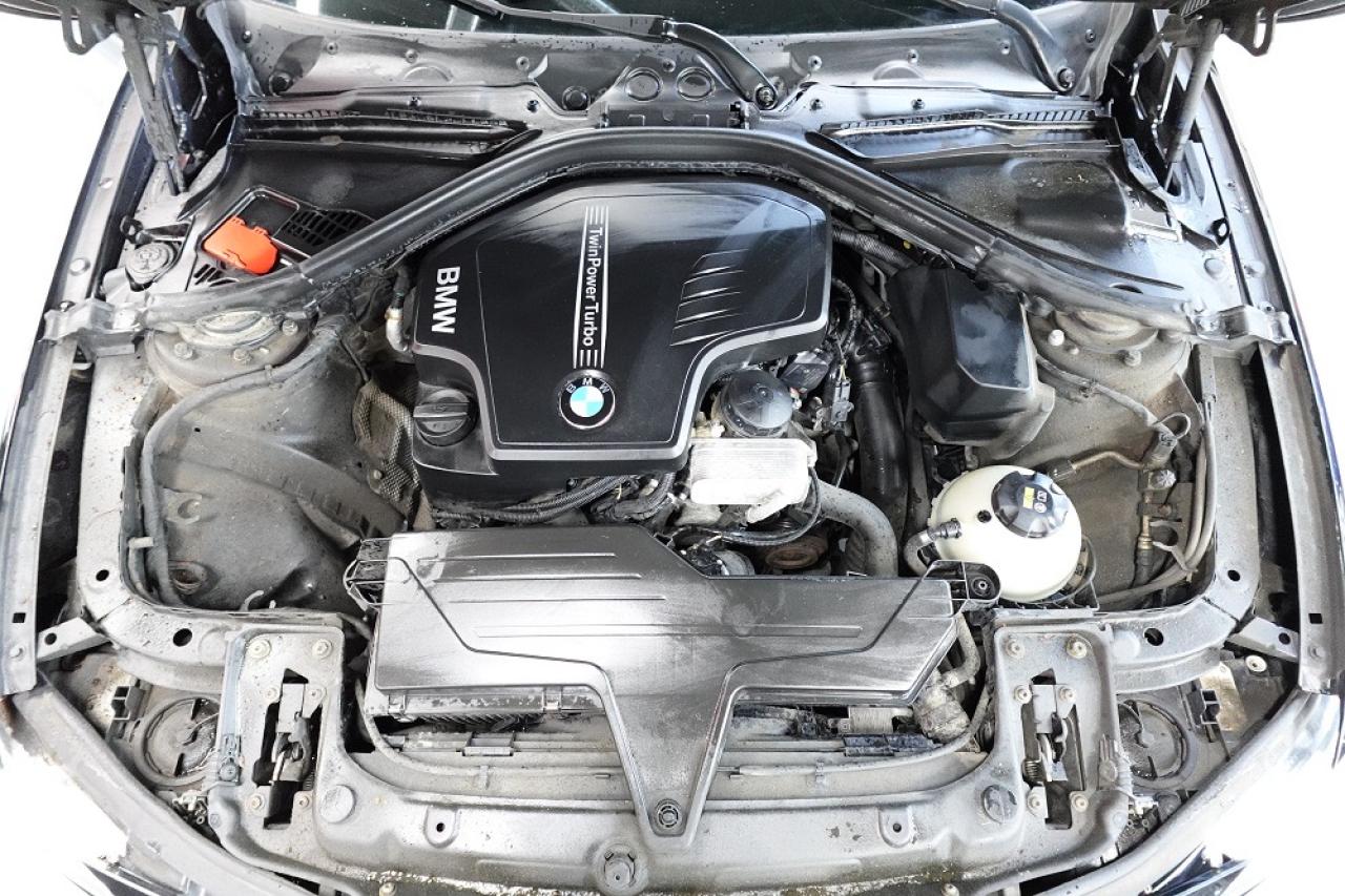 2016 BMW 3 Series 320i xDrive WELL MAINTAIN,AWD,MANGER SPACIAL - Photo #35