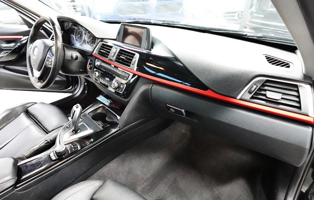 2016 BMW 3 Series 320i xDrive WELL MAINTAIN,AWD,MANGER SPACIAL - Photo #17