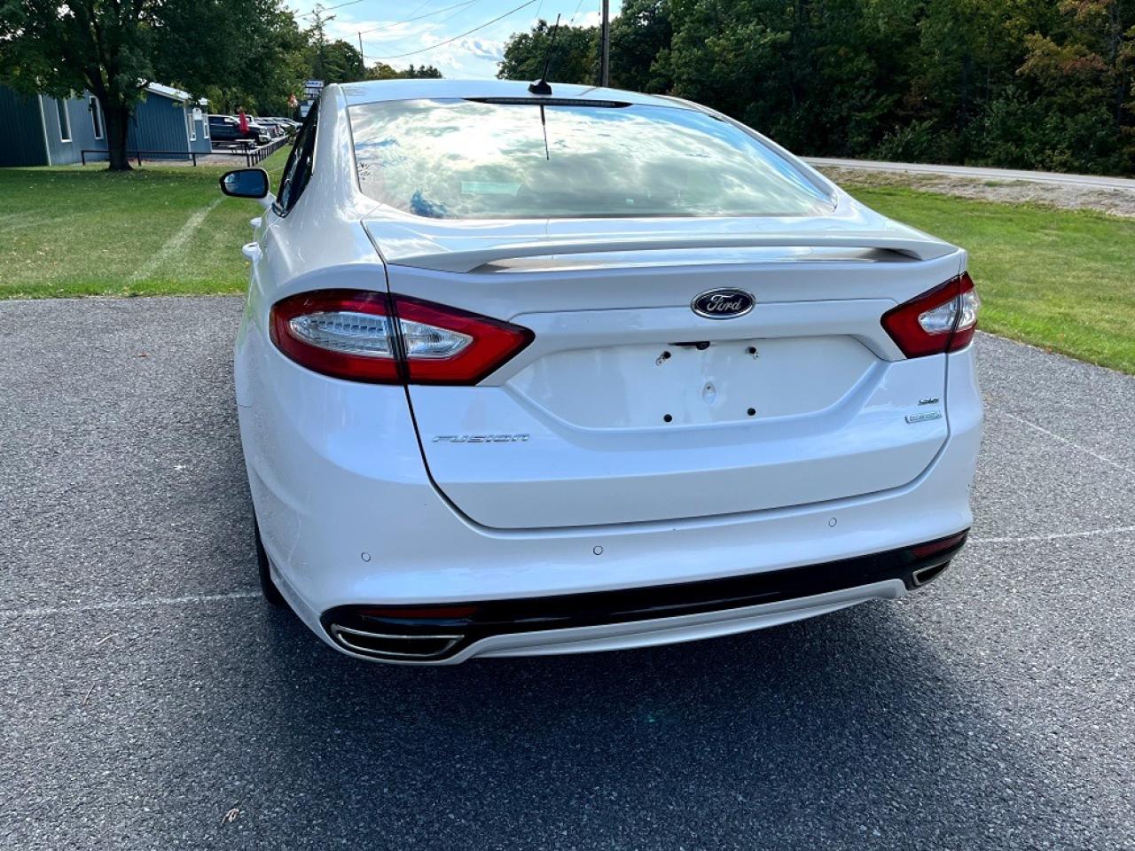 2016 Ford Fusion SE - Photo #5