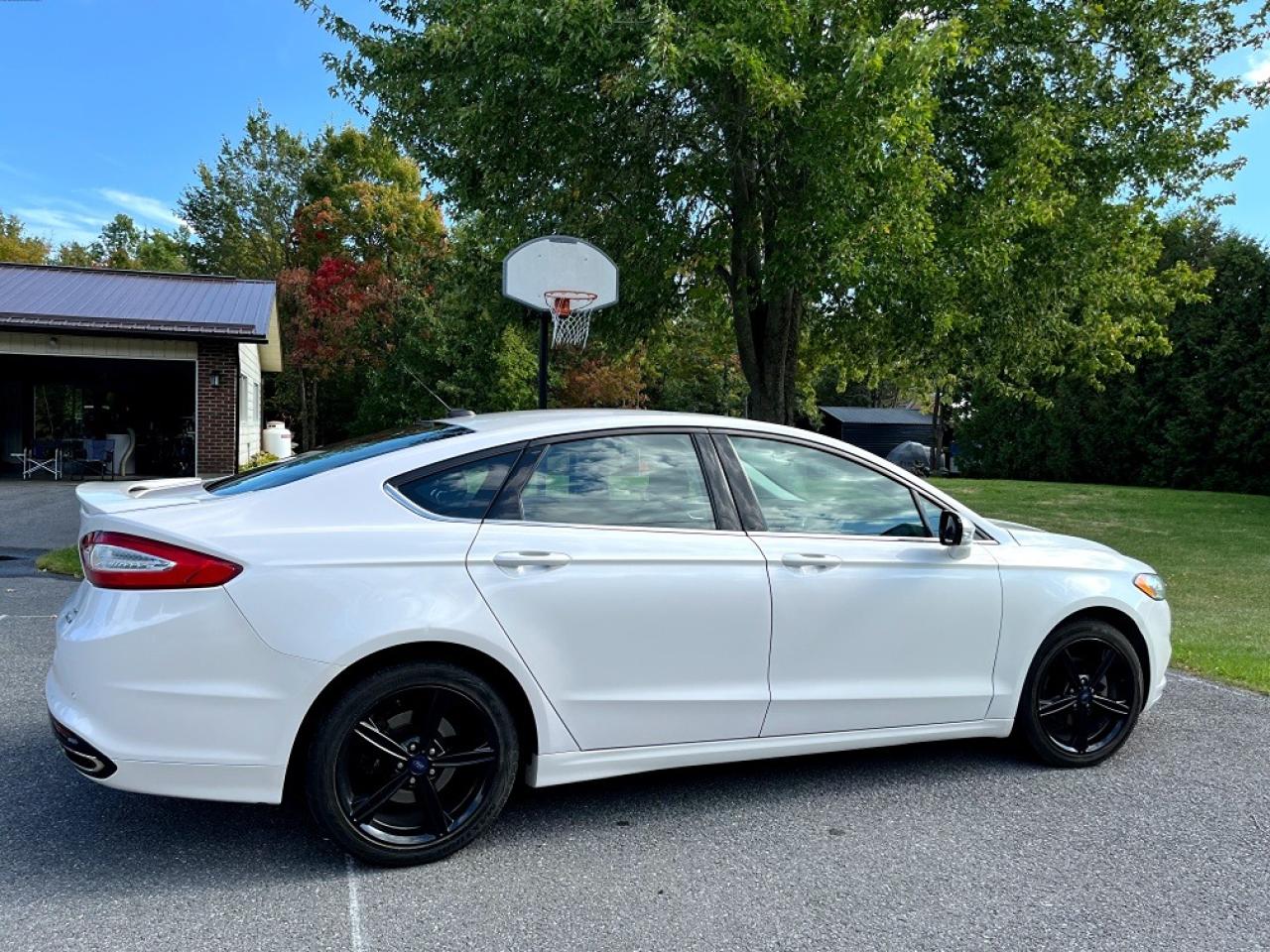 2016 Ford Fusion SE - Photo #4