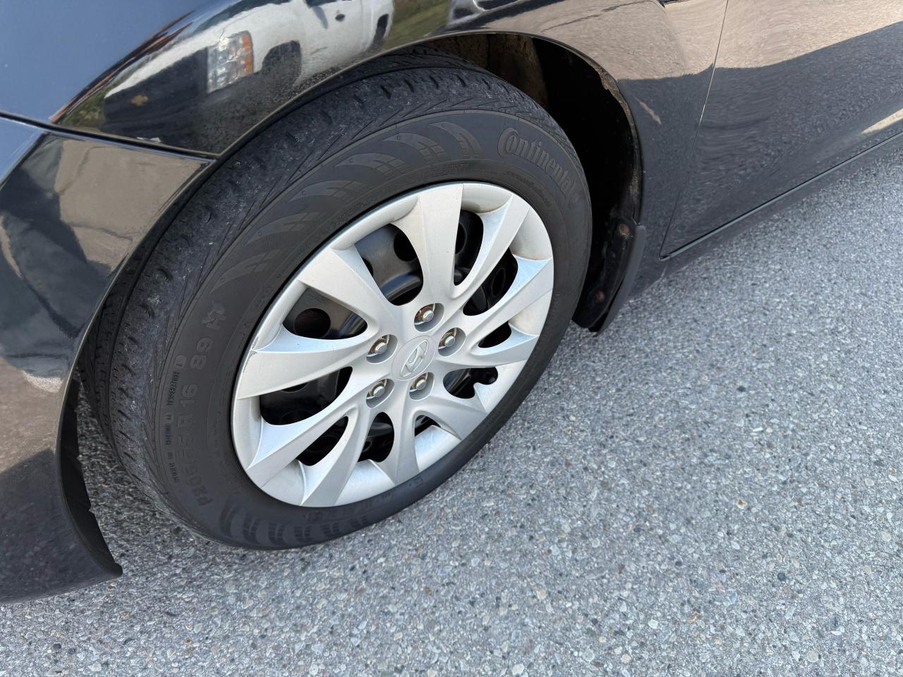 2013 Hyundai Elantra GL - Photo #2