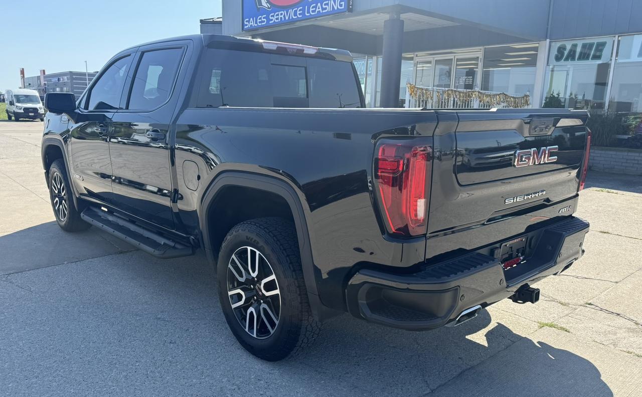 2024 GMC Sierra 1500 AT4 Photo