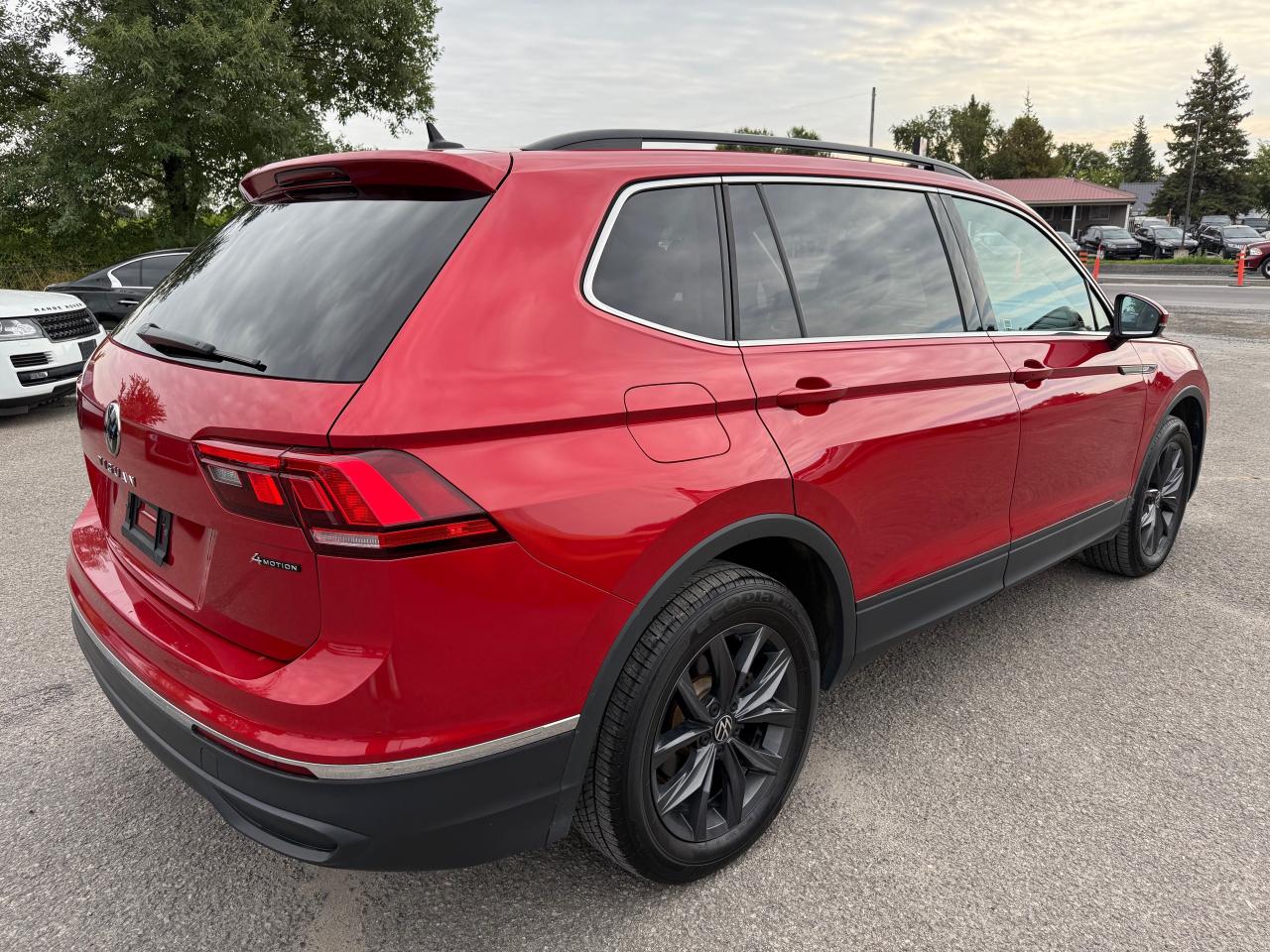 2022 Volkswagen Tiguan Comfortline Leather! Pano Roof! AutoStart! Photo4