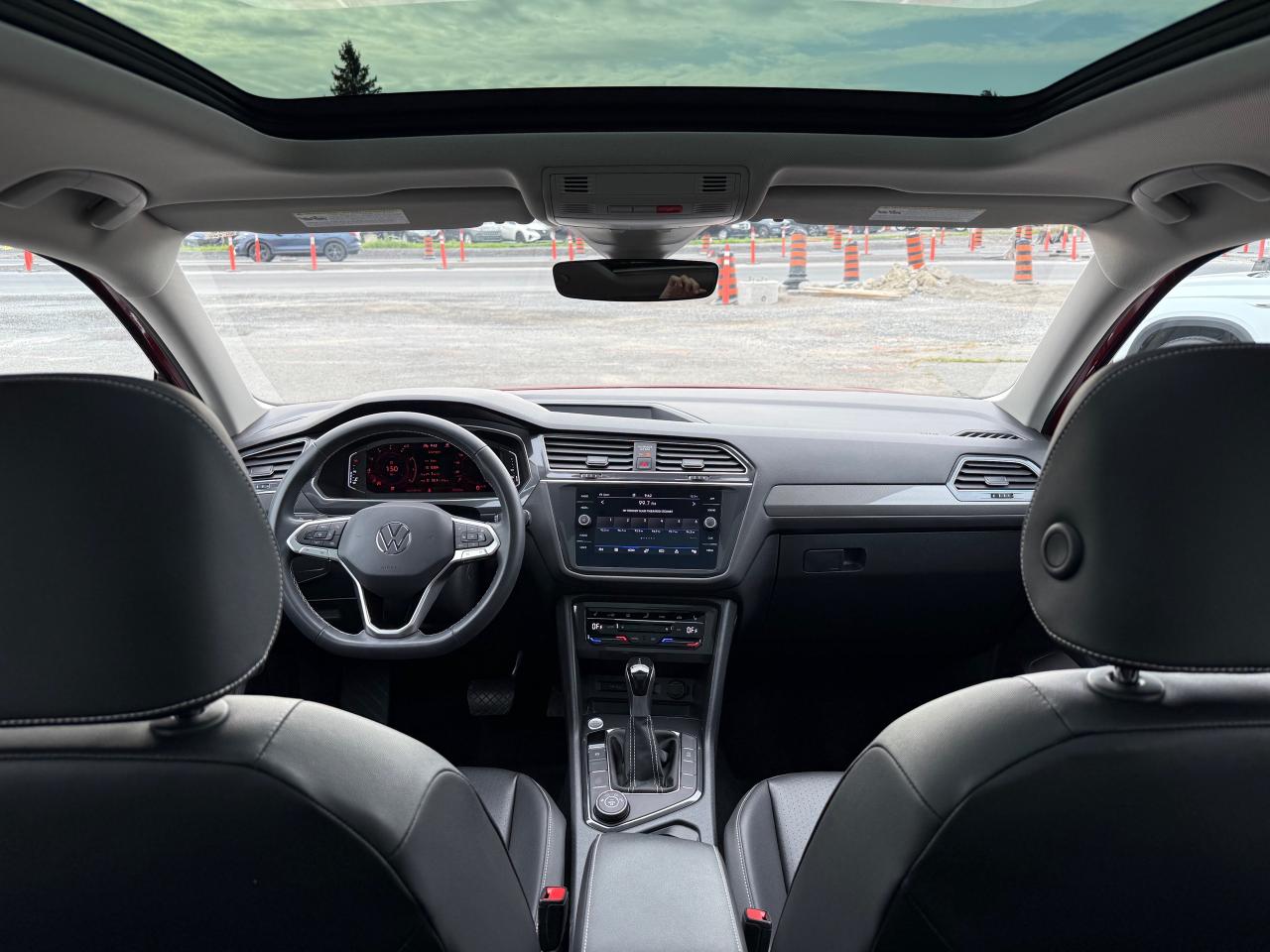 2022 Volkswagen Tiguan Comfortline Leather! Pano Roof! AutoStart! Photo