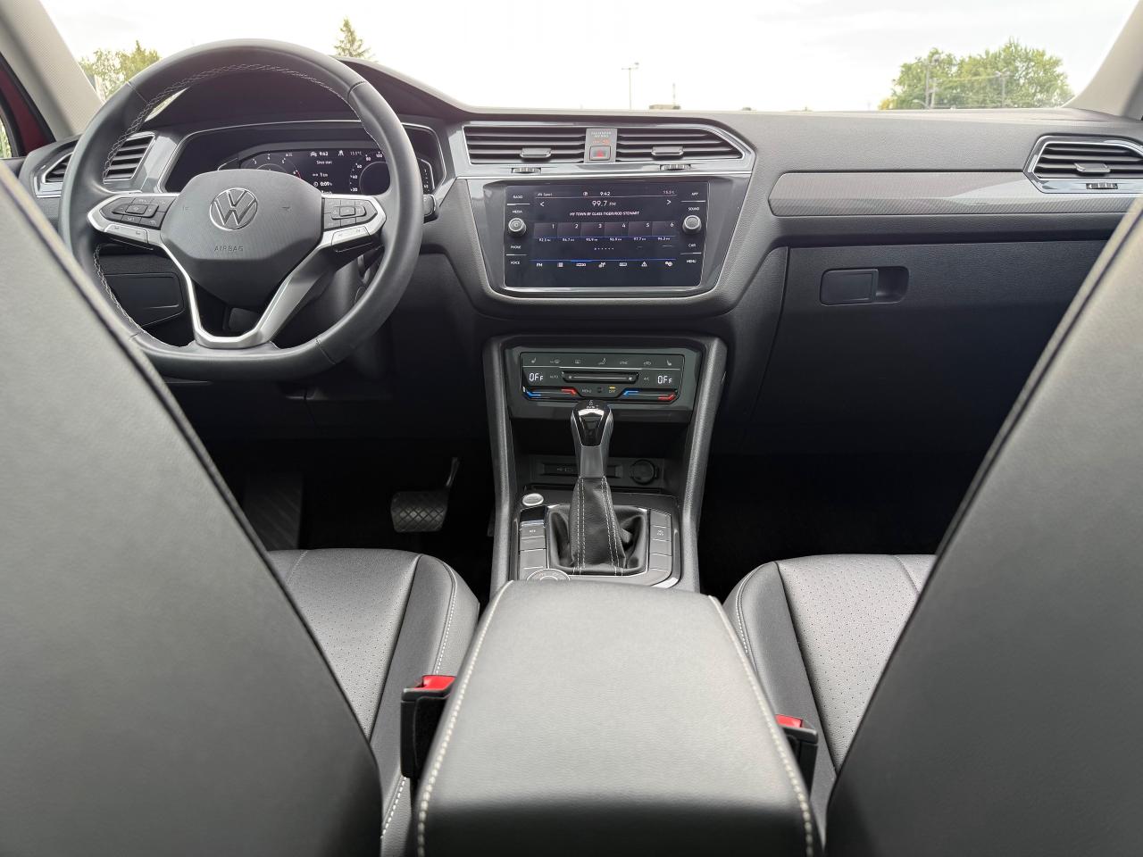 2022 Volkswagen Tiguan Comfortline Leather! Pano Roof! AutoStart! Photo