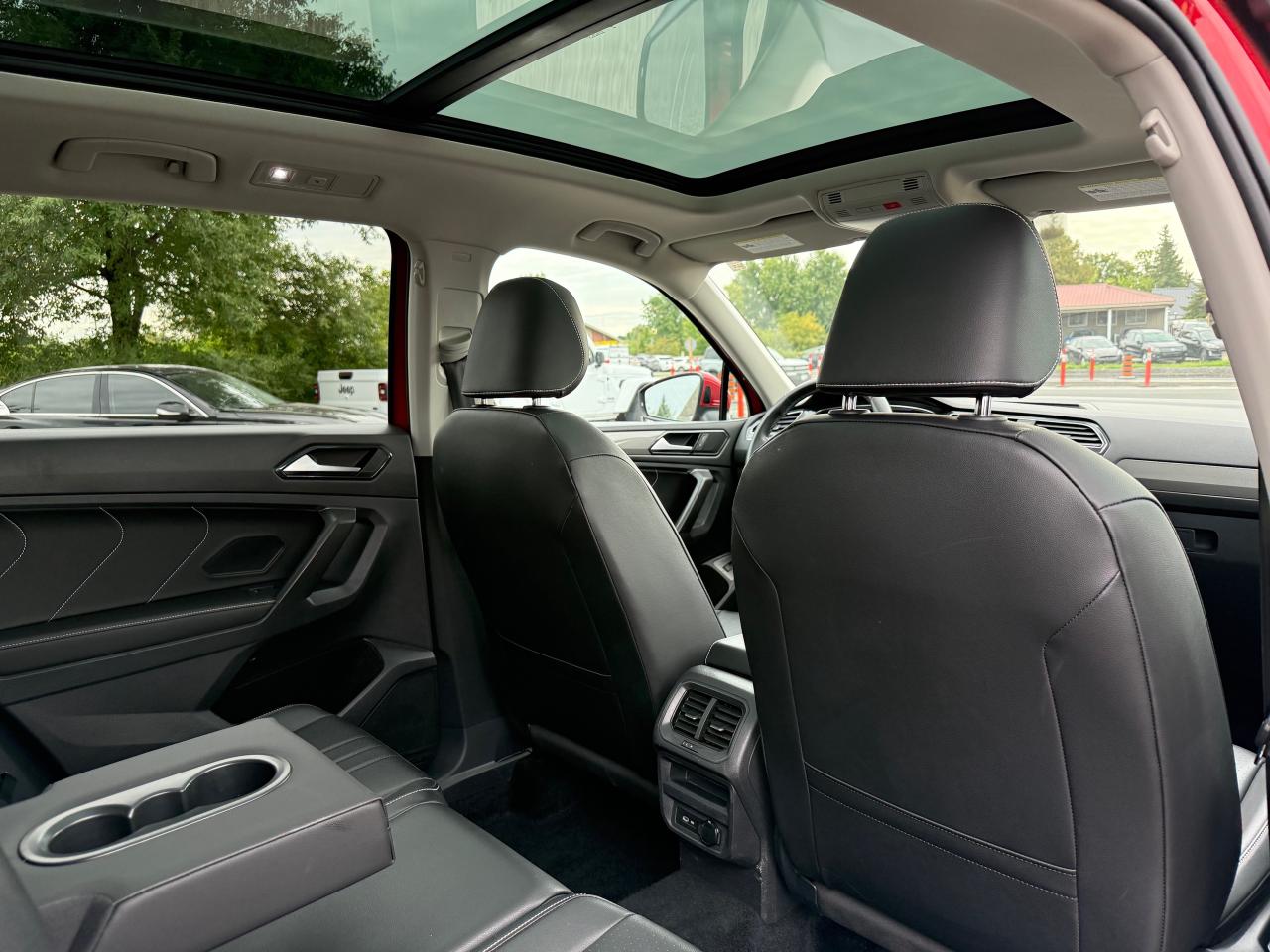 2022 Volkswagen Tiguan Comfortline Leather! Pano Roof! AutoStart! Photo