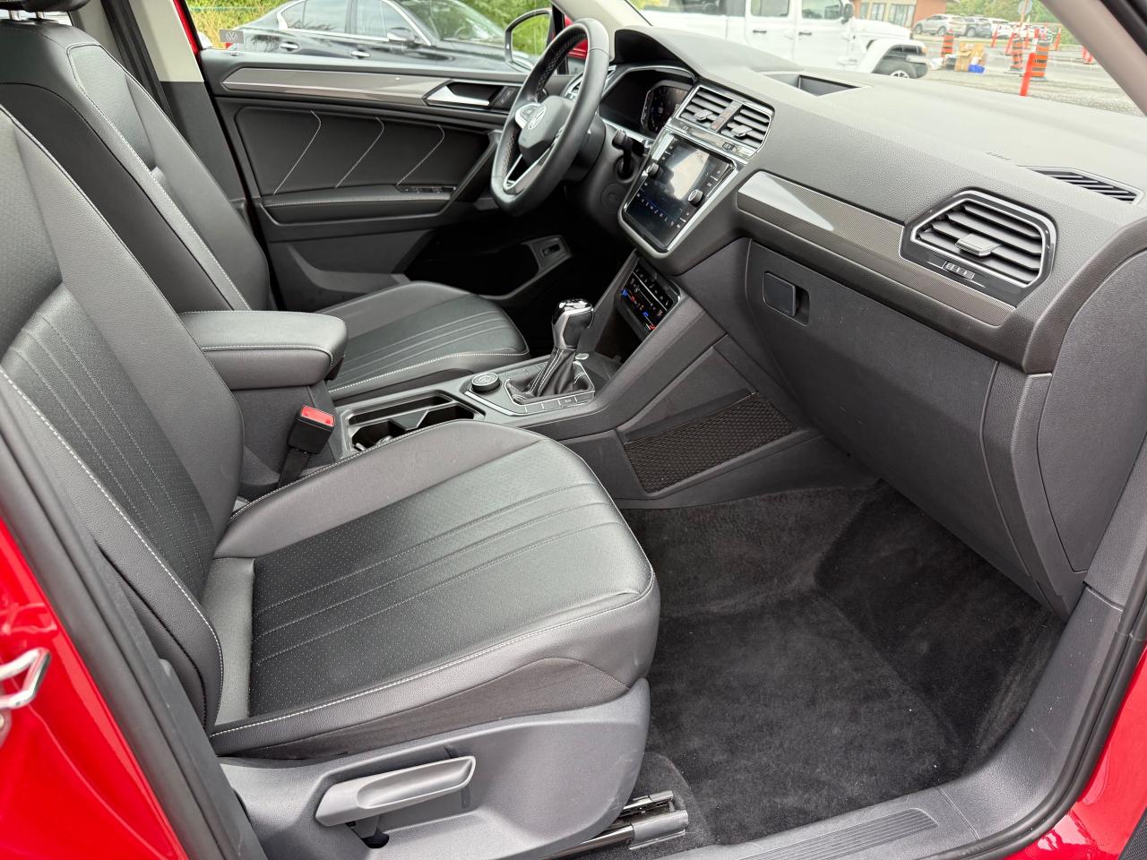 2022 Volkswagen Tiguan Comfortline Leather! Pano Roof! AutoStart! Photo