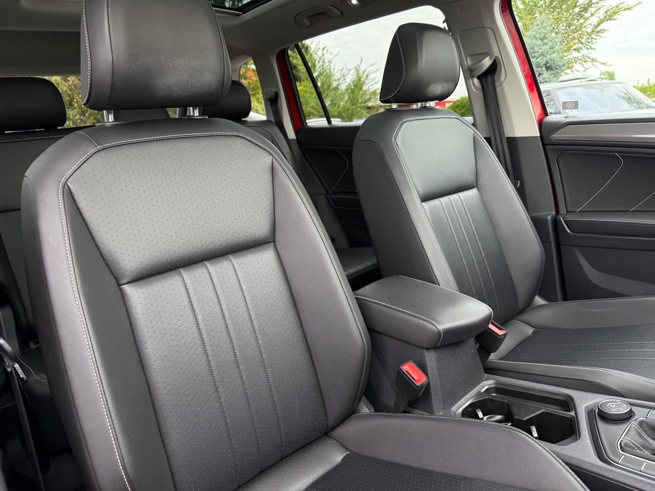 2022 Volkswagen Tiguan Comfortline Leather! Pano Roof! AutoStart! Photo