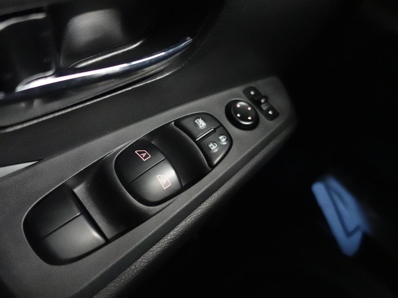 2021 Nissan Kicks SR | Leather | 360 Camera | Heated Seats | CarPlay Photo