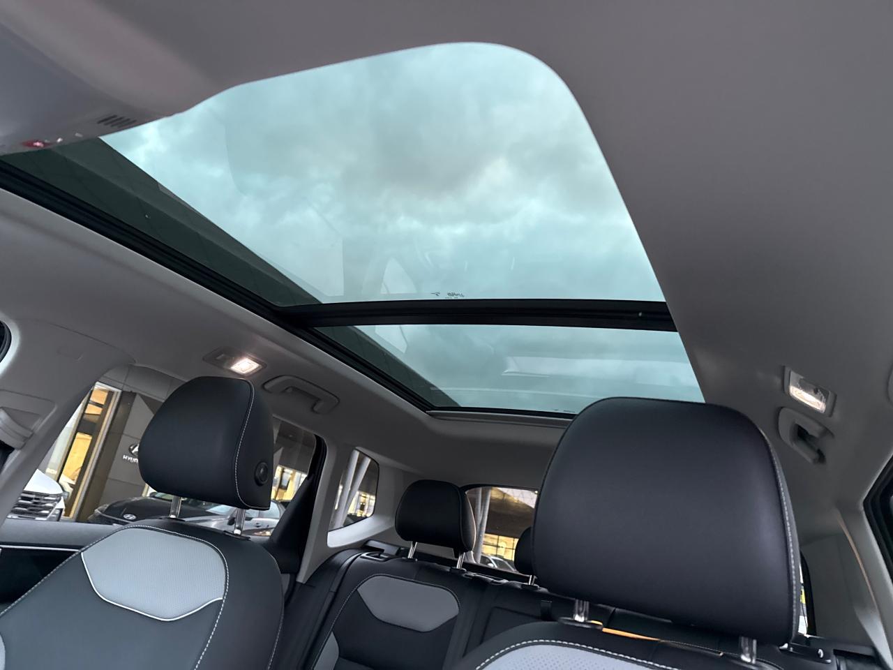 2024 Volkswagen Taos Highline Photo