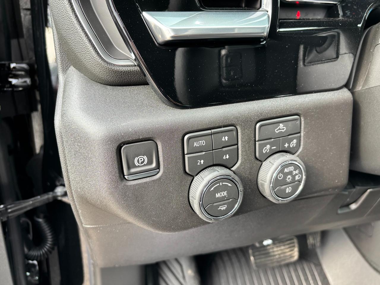 2026 Chevrolet Silverado 1500 2026 Chevrolet Silverado RST Crew Cab 4WD Photo