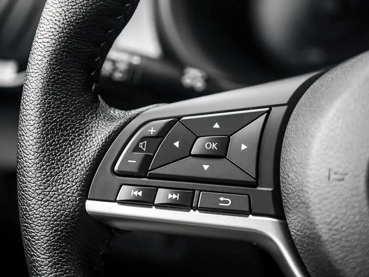 2025 Nissan Kicks Play SV Photo