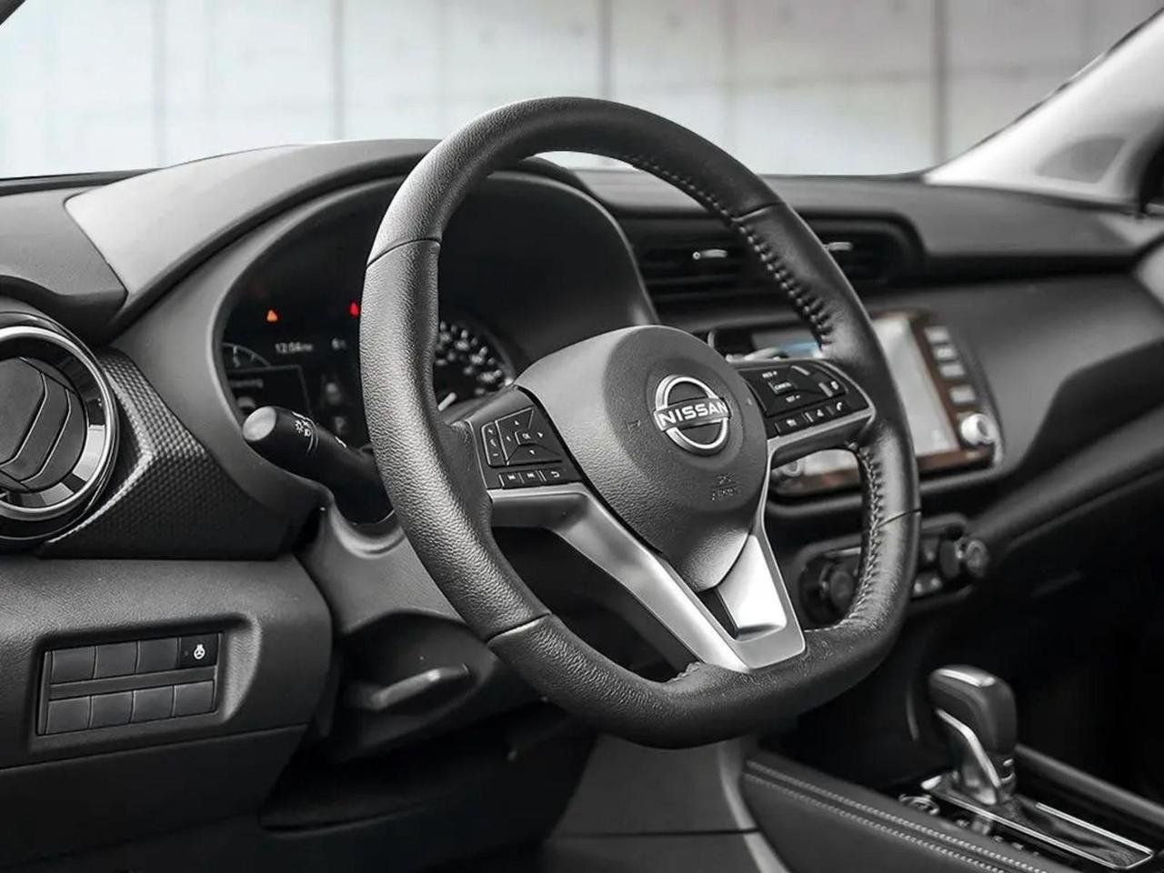 2025 Nissan Kicks Play SV Photo