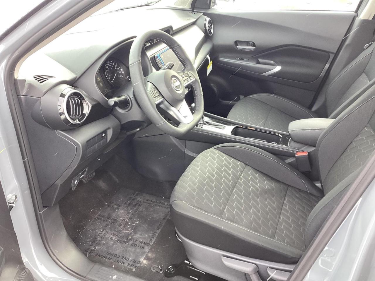 2025 Nissan Kicks Play SV Photo