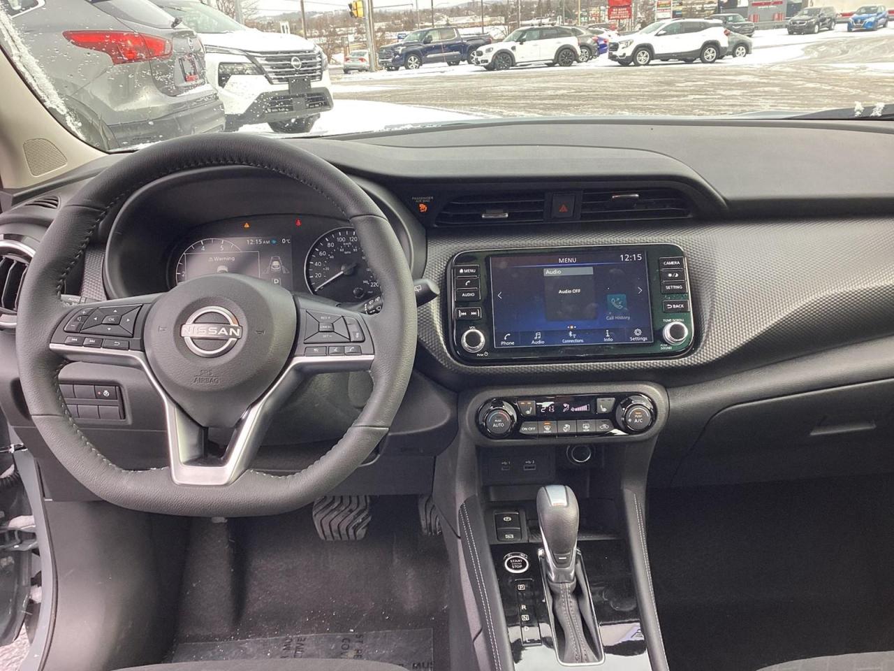 2025 Nissan Kicks Play SV Photo