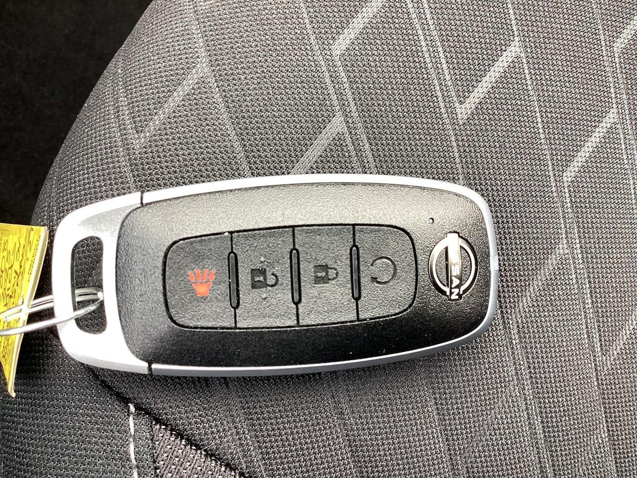 2025 Nissan Kicks Play SV Photo