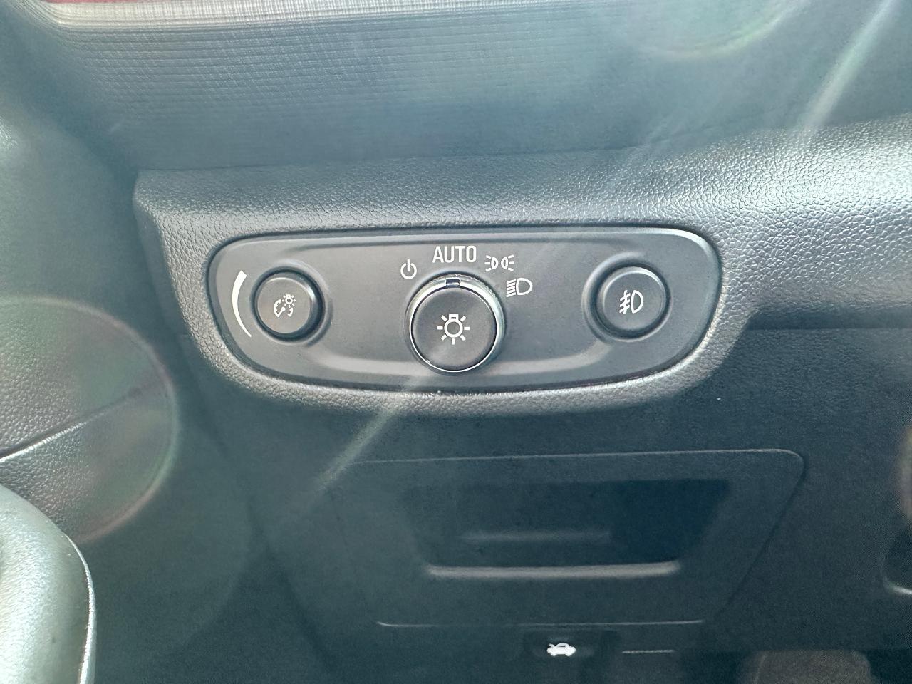 2022 Chevrolet TrailBlazer RS AWD HTD Cloth Sunroof XM CarPlay RemStart Alloy Photo