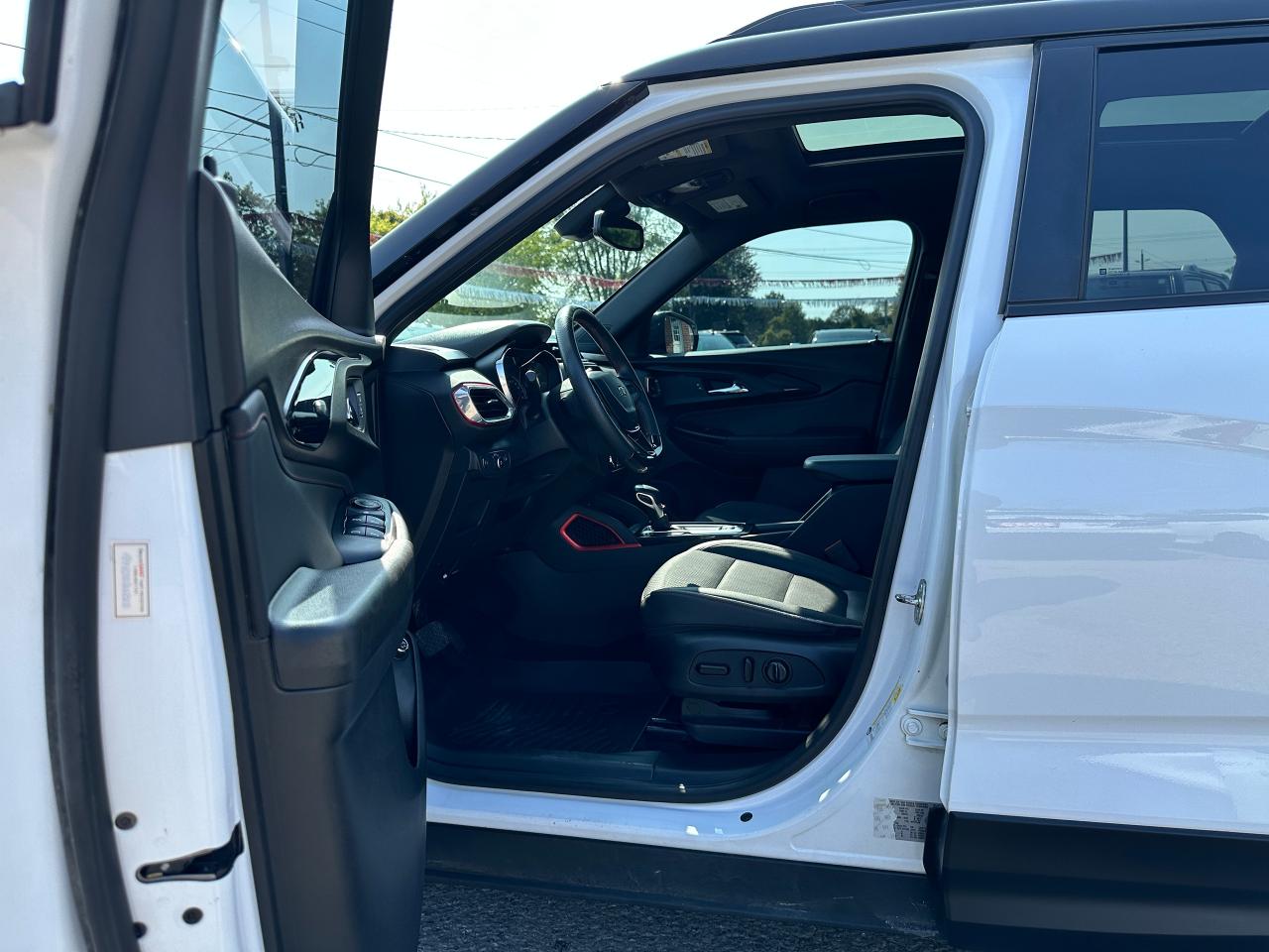 2022 Chevrolet TrailBlazer RS AWD HTD Cloth Sunroof XM CarPlay RemStart Alloy Photo