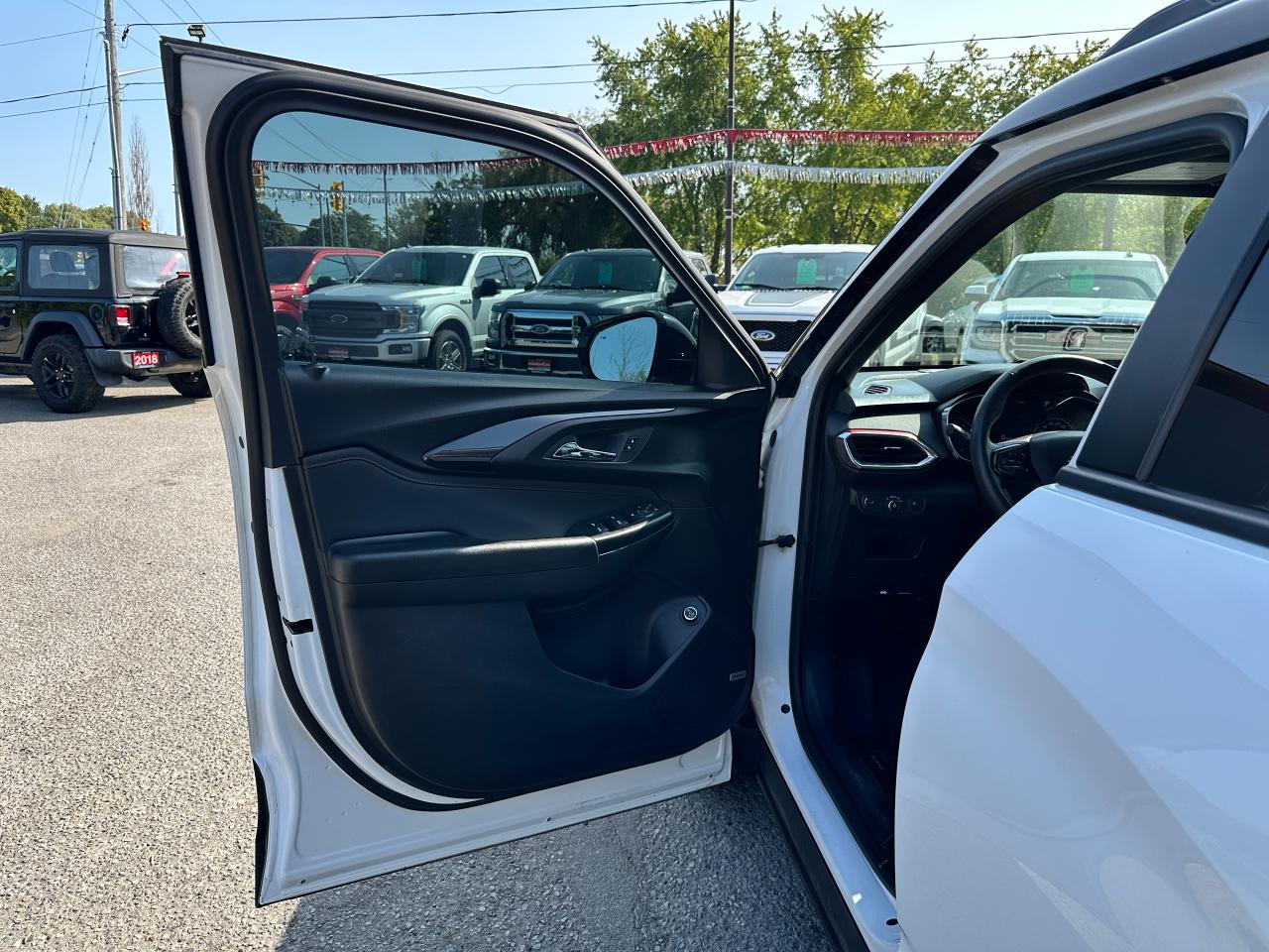 2022 Chevrolet TrailBlazer RS AWD HTD Cloth Sunroof XM CarPlay RemStart Alloy Photo