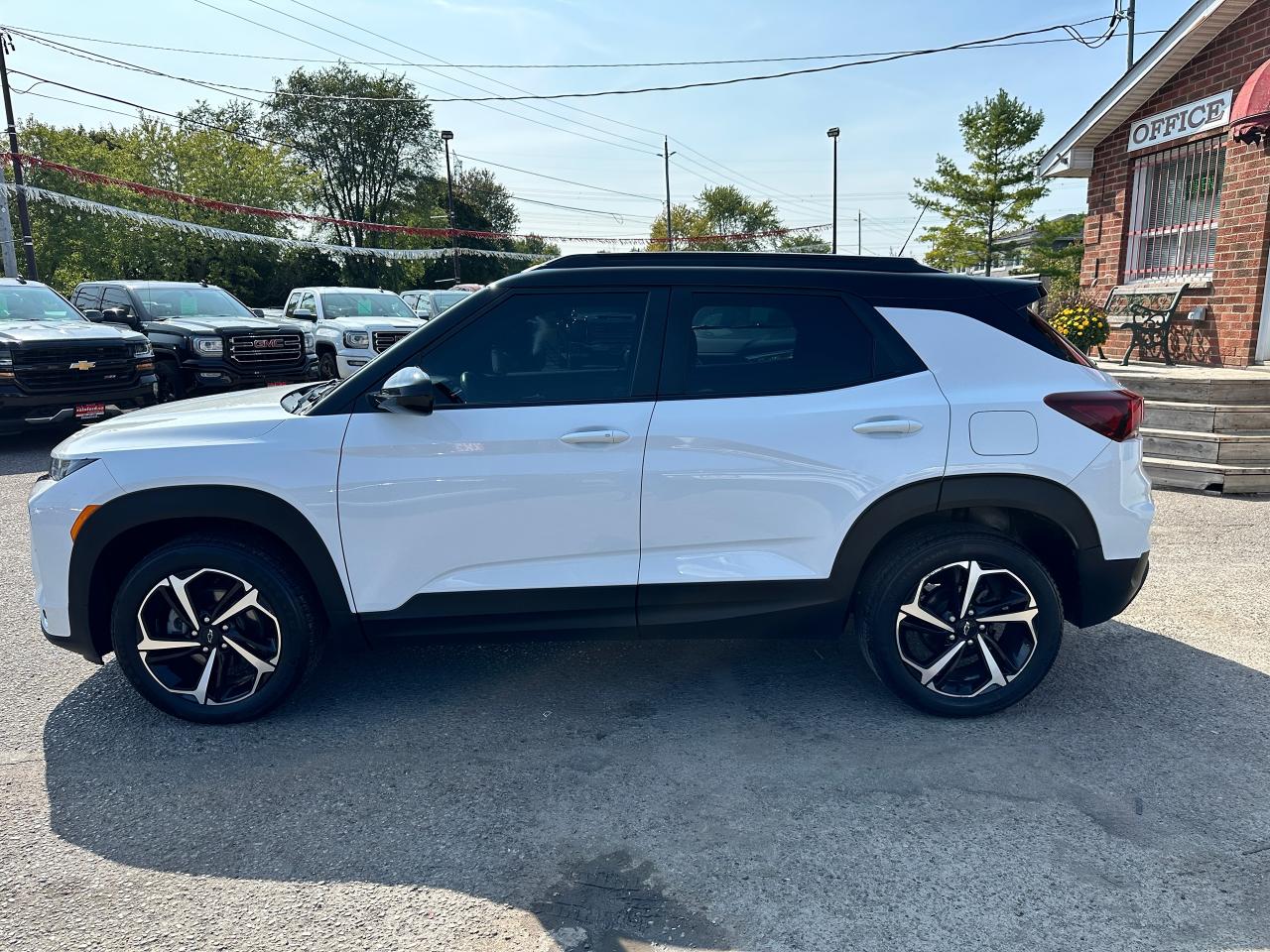 2022 Chevrolet TrailBlazer RS AWD HTD Cloth Sunroof XM CarPlay RemStart Alloy Photo2