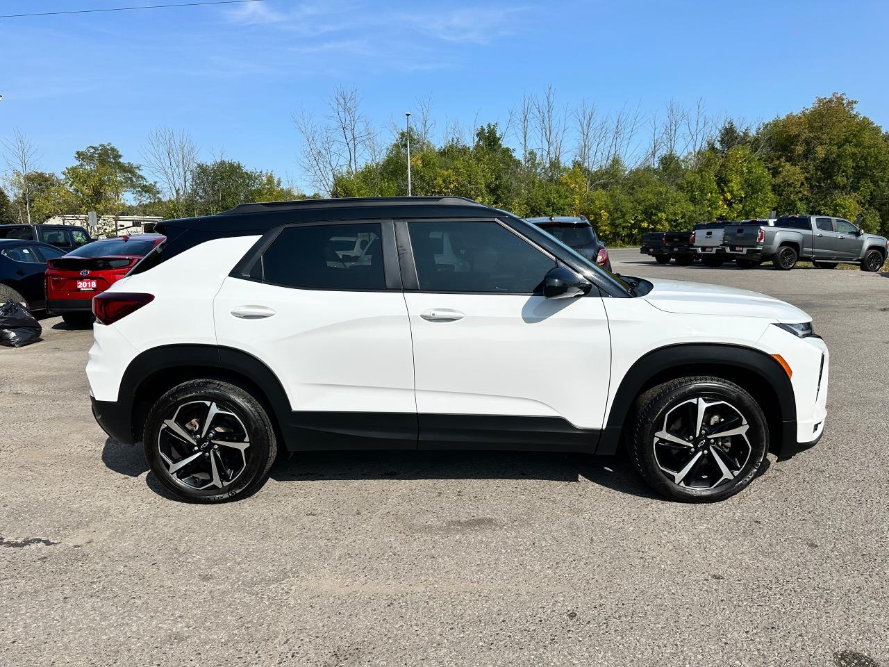 2022 Chevrolet TrailBlazer RS AWD HTD Cloth Sunroof XM CarPlay RemStart Alloy Photo4