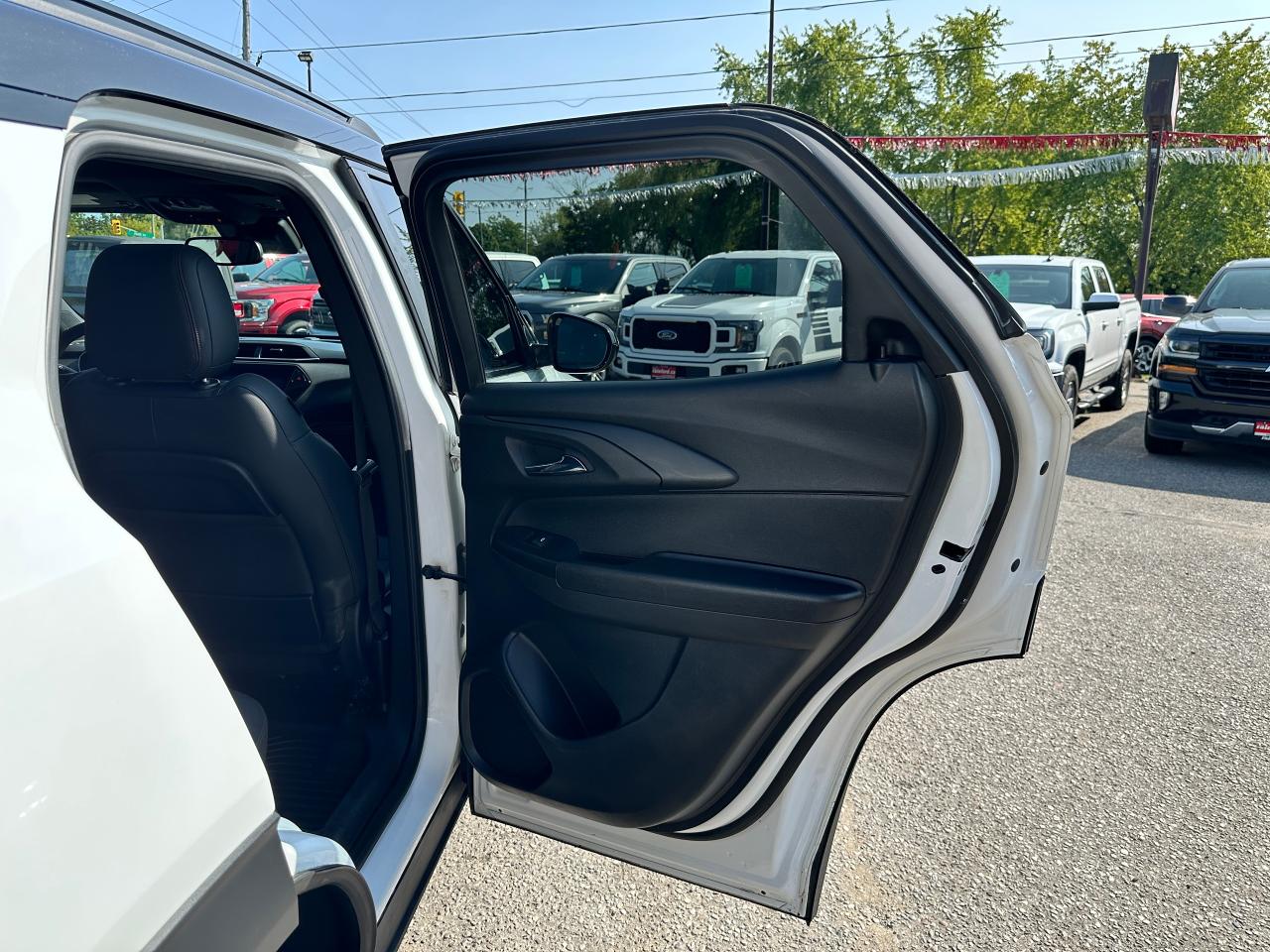 2022 Chevrolet TrailBlazer RS AWD HTD Cloth Sunroof XM CarPlay RemStart Alloy Photo