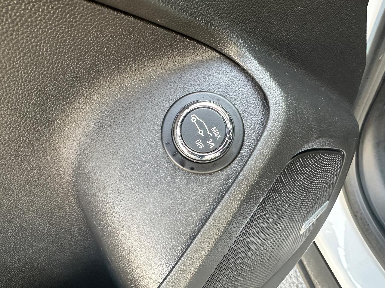 2022 Chevrolet TrailBlazer RS AWD HTD Cloth Sunroof XM CarPlay RemStart Alloy Photo