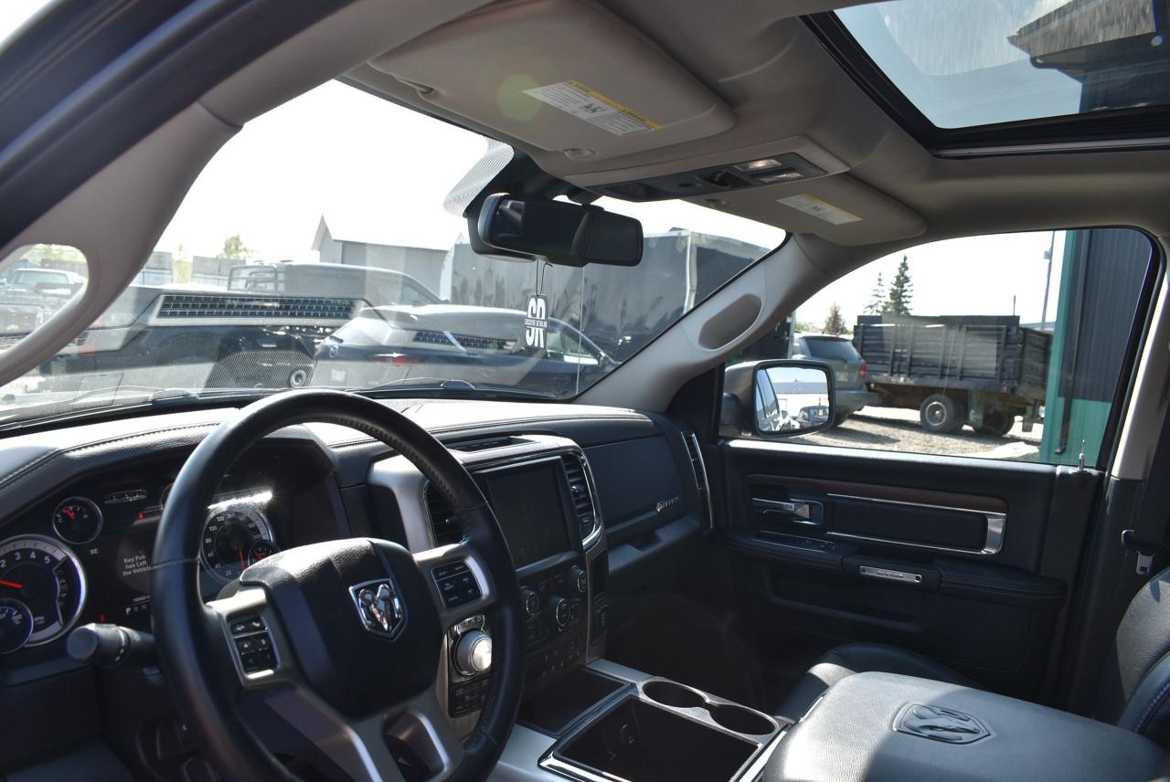 2015 RAM 1500 Laramie - 3.0L ECO DIESEL LOW KM - Photo #20