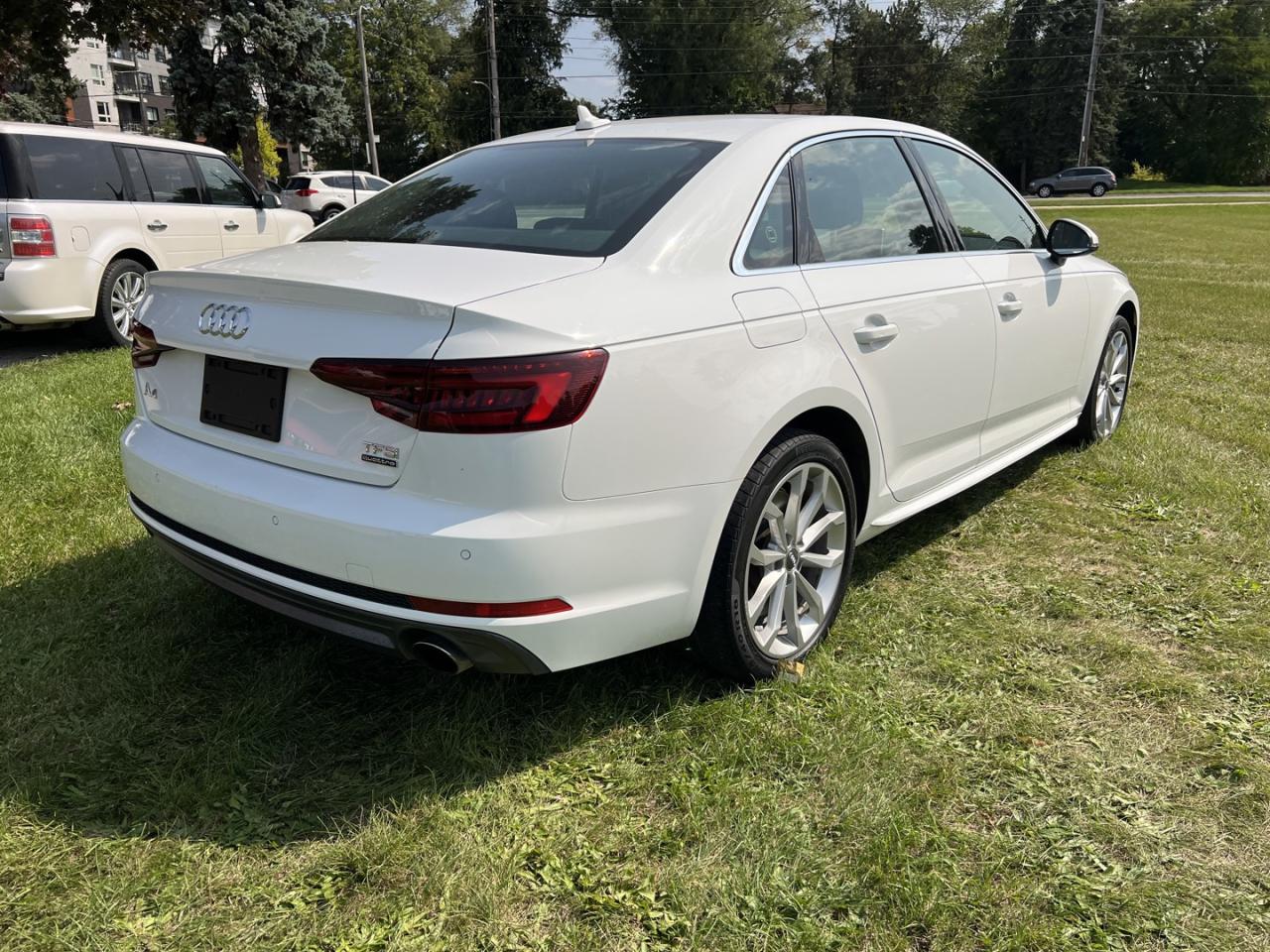 2018 Audi A4 2.0T Progressiv quattro Sedan *Navigation / sunroof Photo4