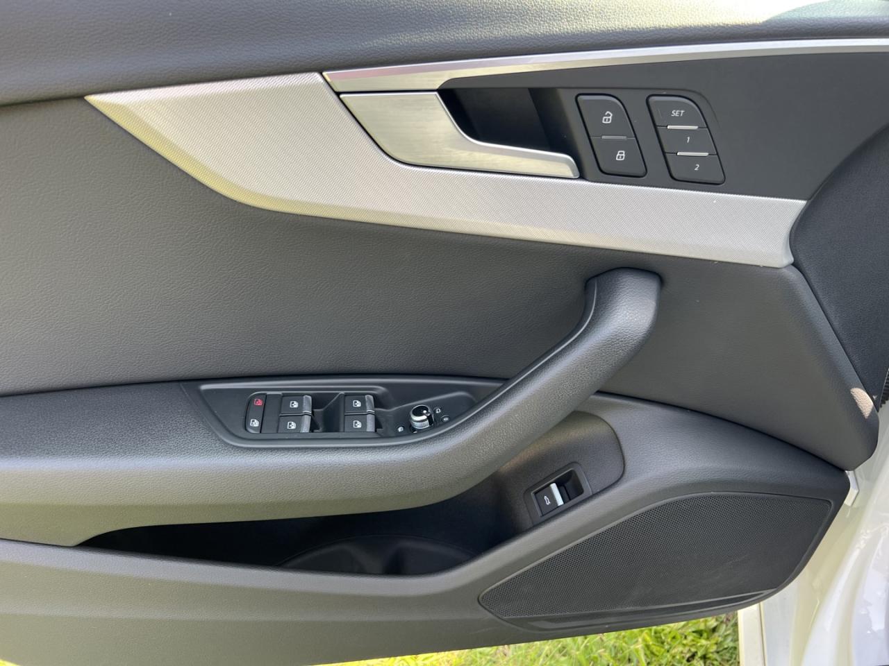 2018 Audi A4 2.0T Progressiv quattro Sedan *Navigation / sunroof - Photo #12