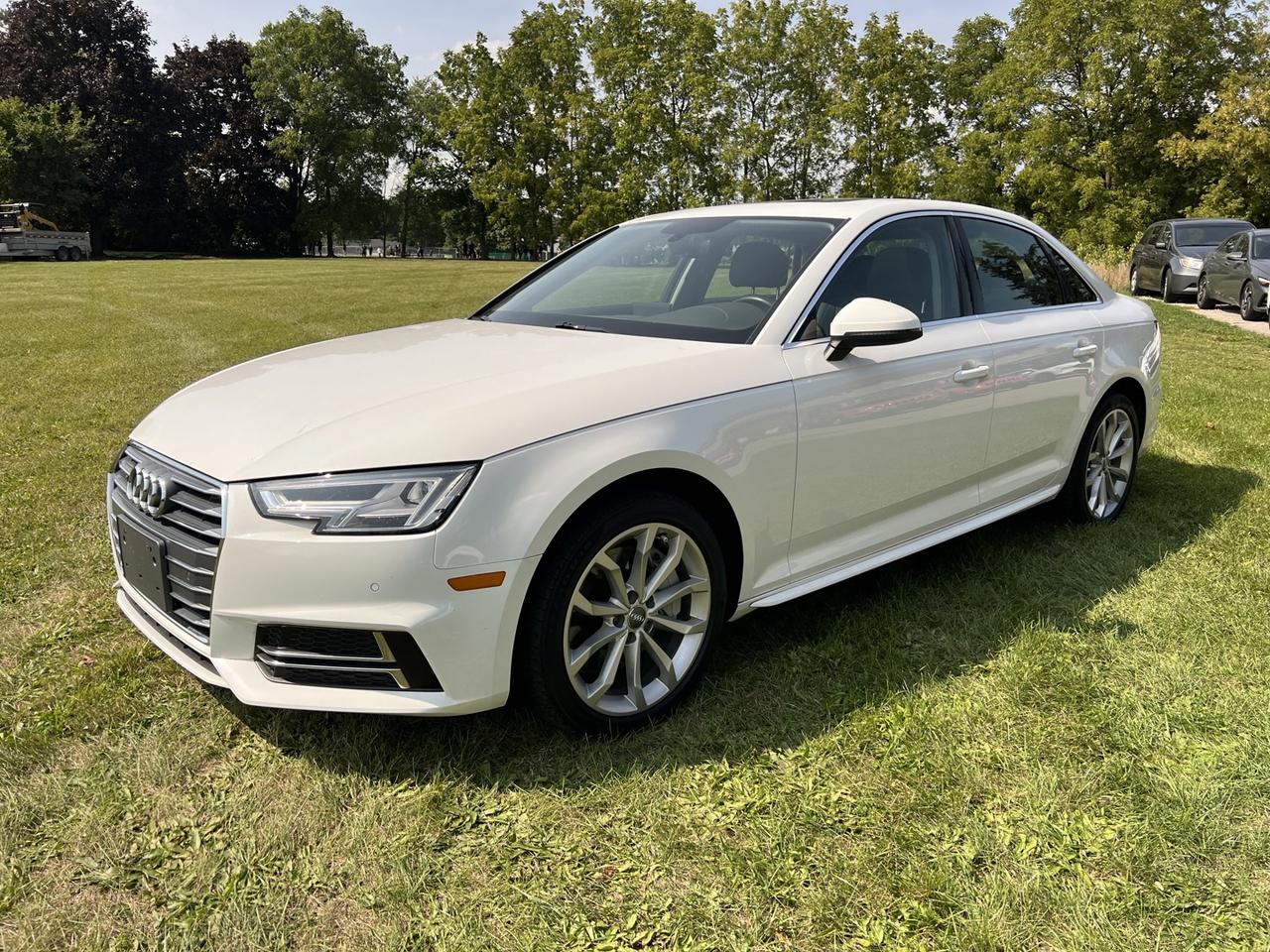 2018 Audi A4 2.0T Progressiv quattro Sedan *Navigation / sunroof - Photo #1