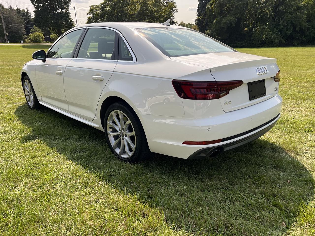 2018 Audi A4 2.0T Progressiv quattro Sedan *Navigation / sunroof Photo