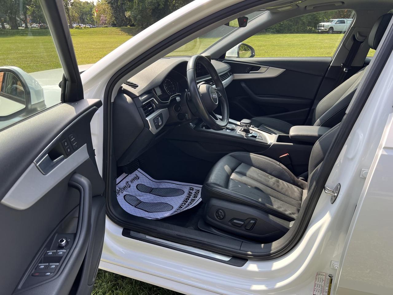 2018 Audi A4 2.0T Progressiv quattro Sedan *Navigation / sunroof Photo