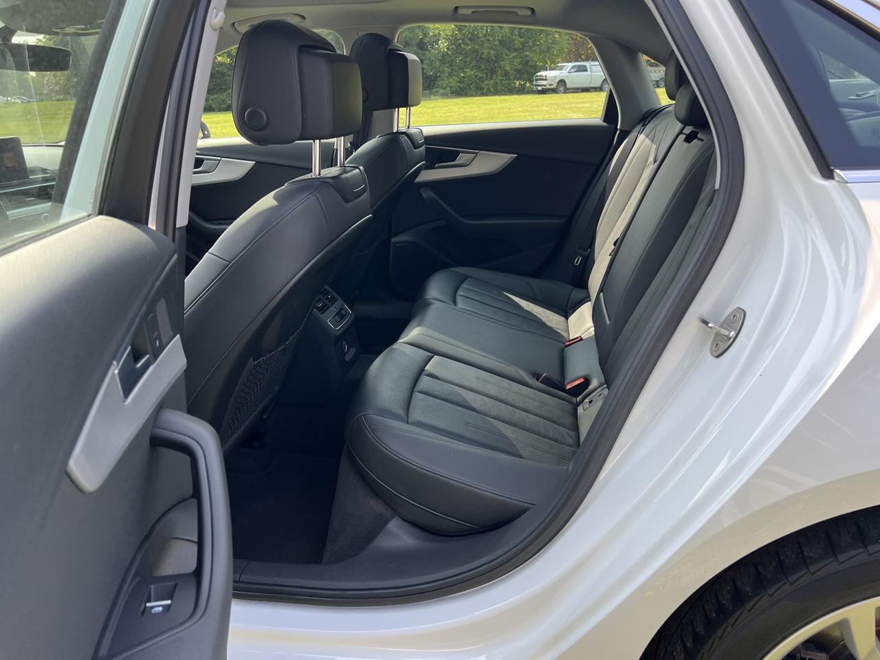 2018 Audi A4 2.0T Progressiv quattro Sedan *Navigation / sunroof Photo