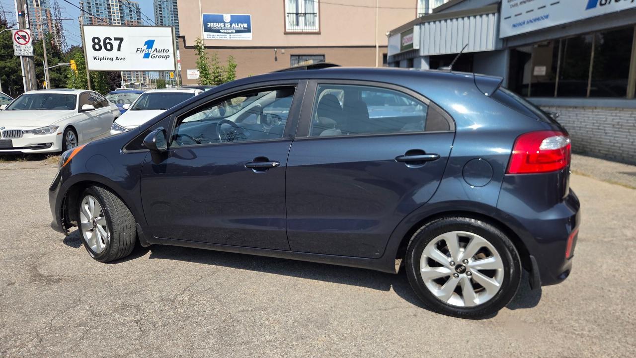 2016 Kia Rio EX+ w/Sunroof/Backup Cam/Winter tires/rims - Photo #2