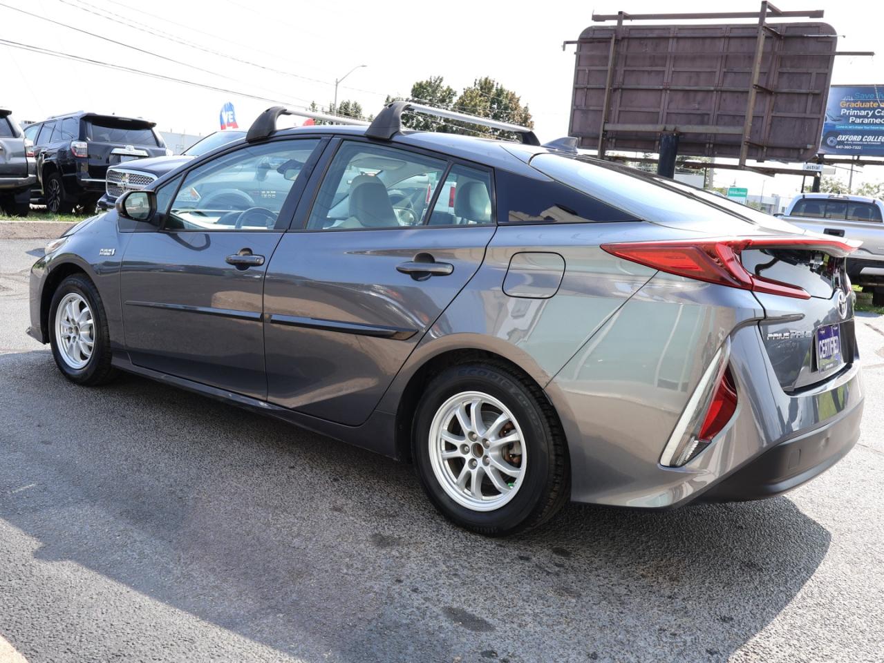 2021 Toyota Prius Prime PLUG-IN UPGRADE CERTIFIED *ACCIDENT FREE* CAMERA NAV BLUETOOTH LEATHER HEATED SEATS CRUISE ALLOYS - Photo #4