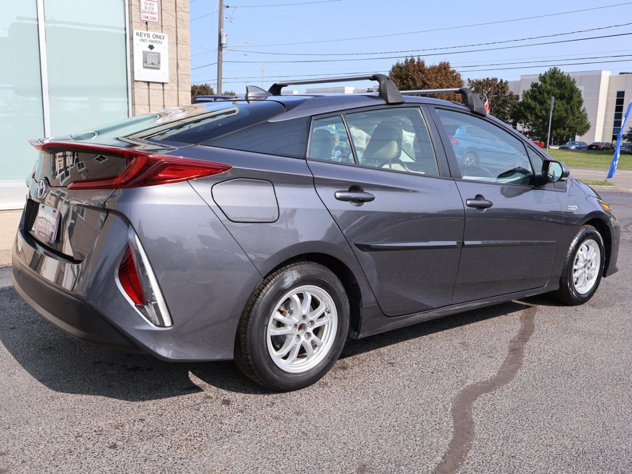 2021 Toyota Prius Prime PLUG-IN UPGRADE CERTIFIED *ACCIDENT FREE* CAMERA NAV BLUETOOTH LEATHER HEATED SEATS CRUISE ALLOYS - Photo #7