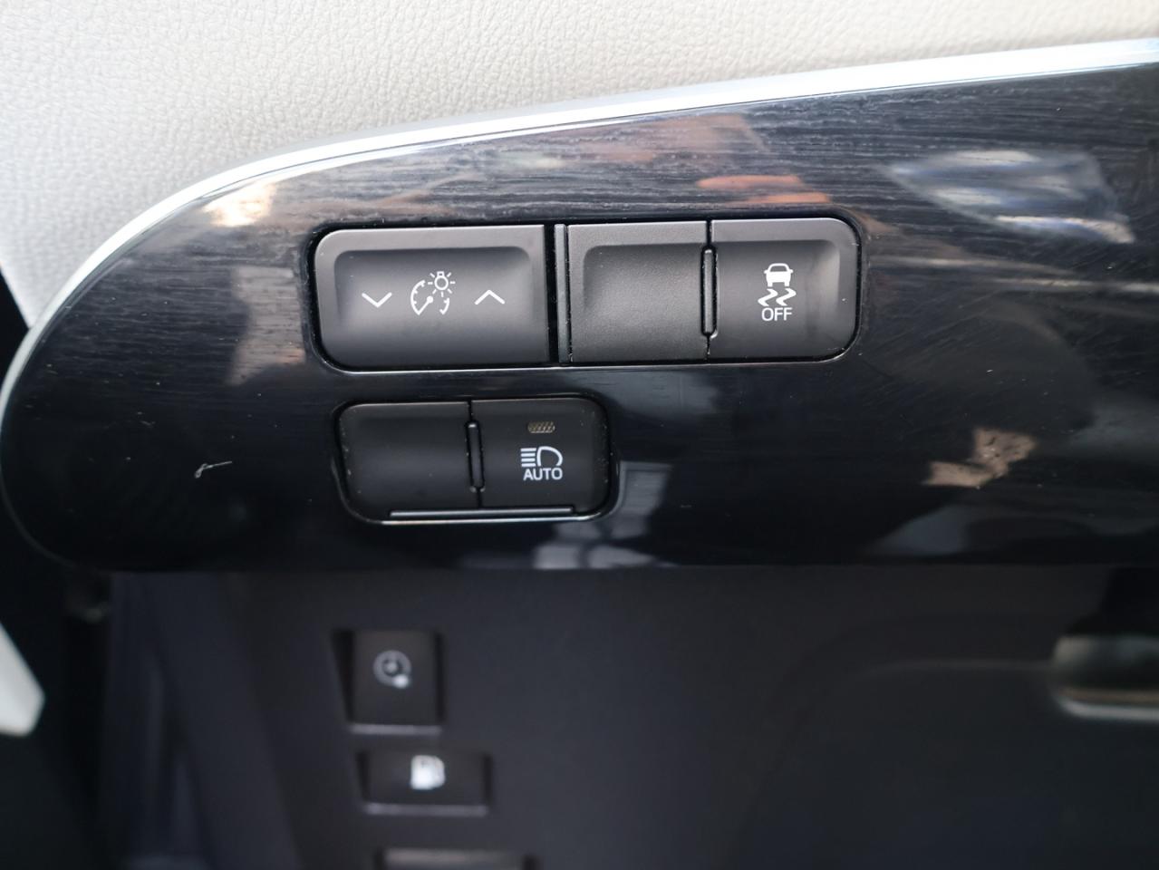 2021 Toyota Prius Prime PLUG-IN UPGRADE CERTIFIED *ACCIDENT FREE* CAMERA NAV BLUETOOTH LEATHER HEATED SEATS CRUISE ALLOYS - Photo #27