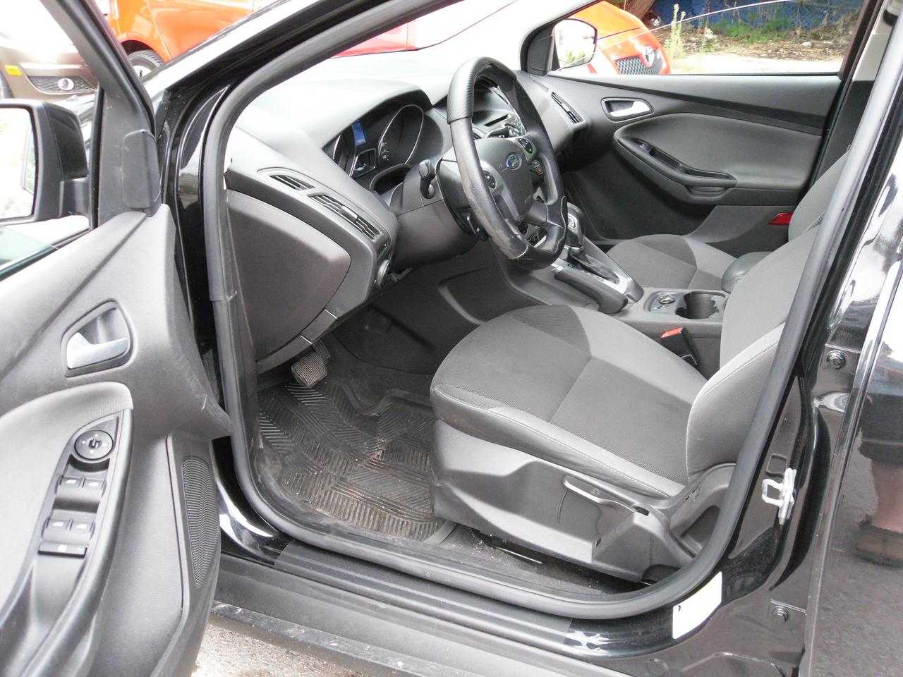 2014 Ford Focus 4DR SDN SE Photo