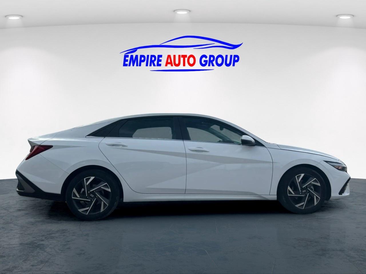 2025 Hyundai Elantra Luxury Photo