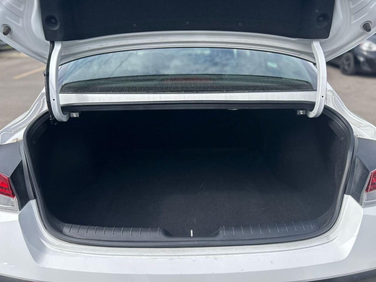 2025 Hyundai Elantra Luxury Photo