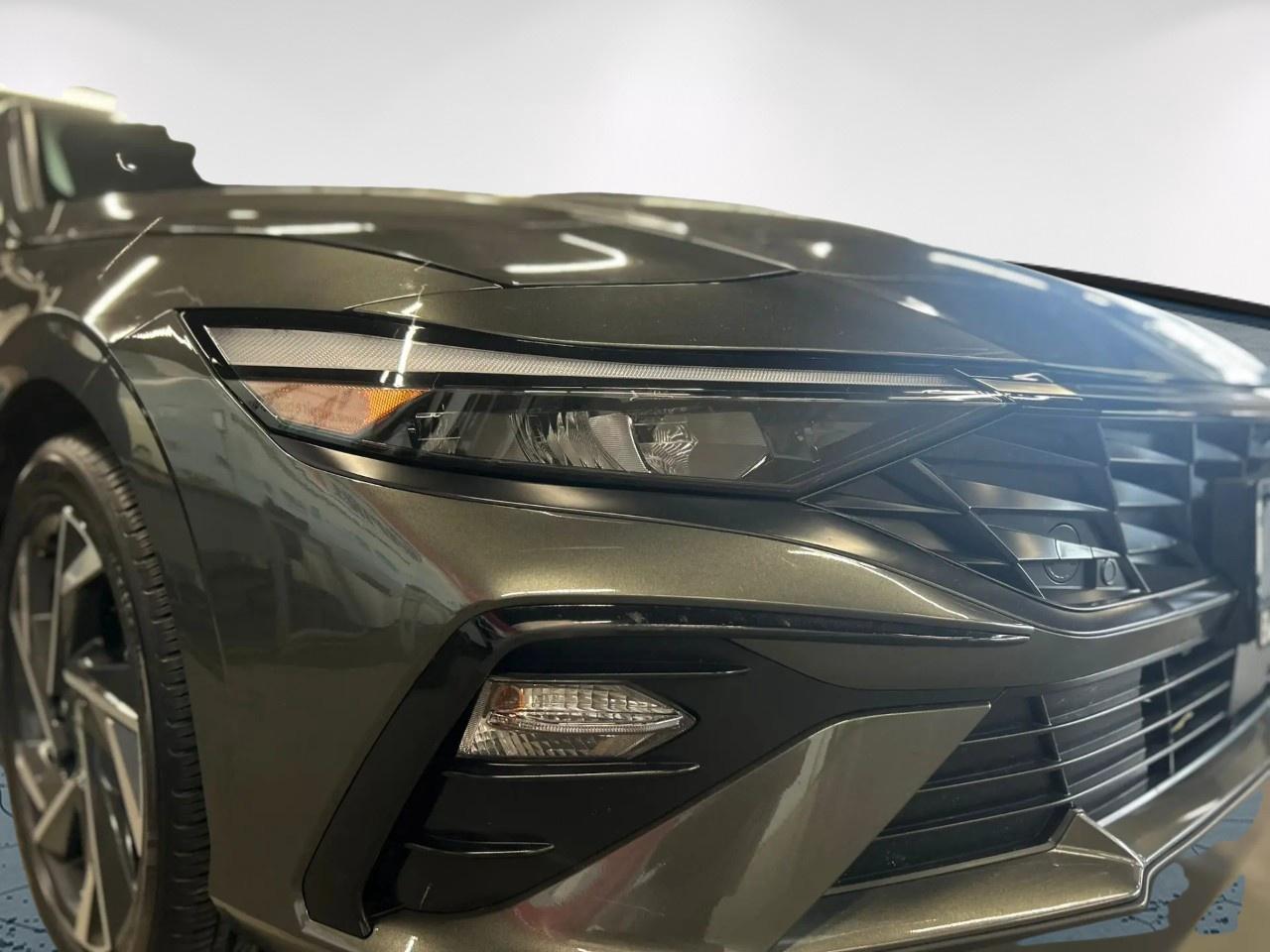 2025 Hyundai Elantra SEL Photo