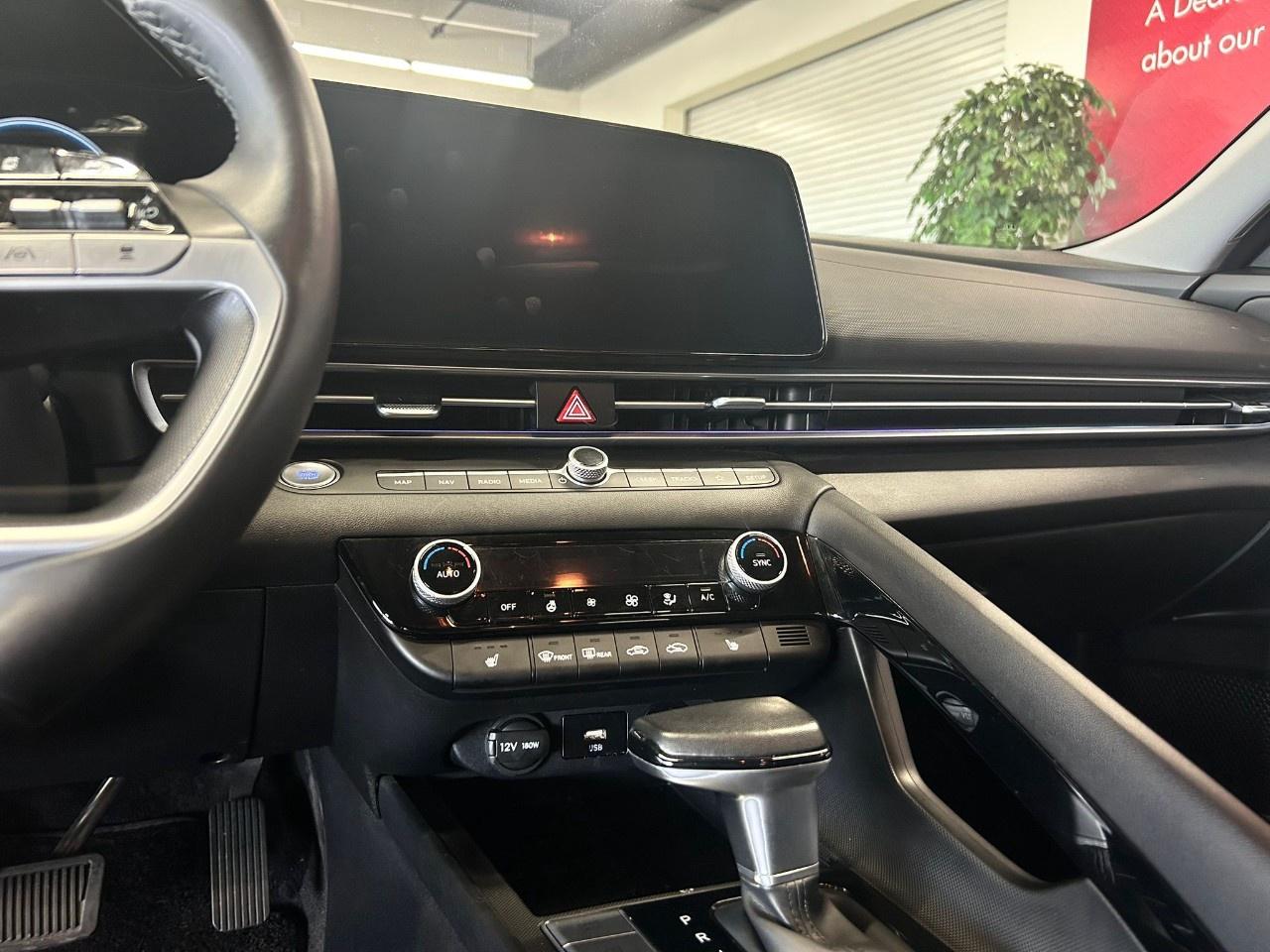 2025 Hyundai Elantra SEL Photo