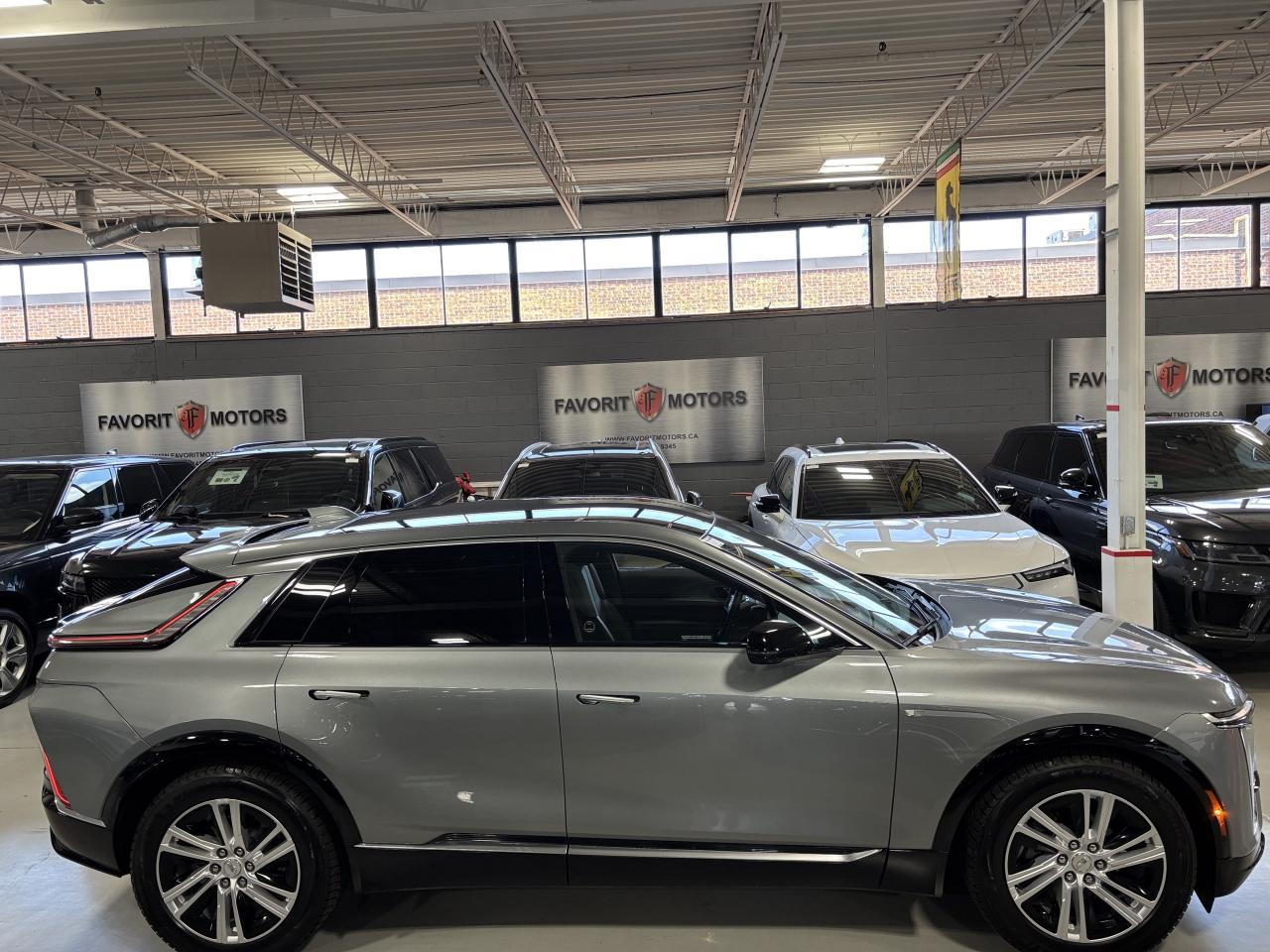 2024 Cadillac LYRIQ Tech|1SA|AWD|CLUSTERNAV|FULLGLASSROOF|FLOORLINERS| - Photo #3