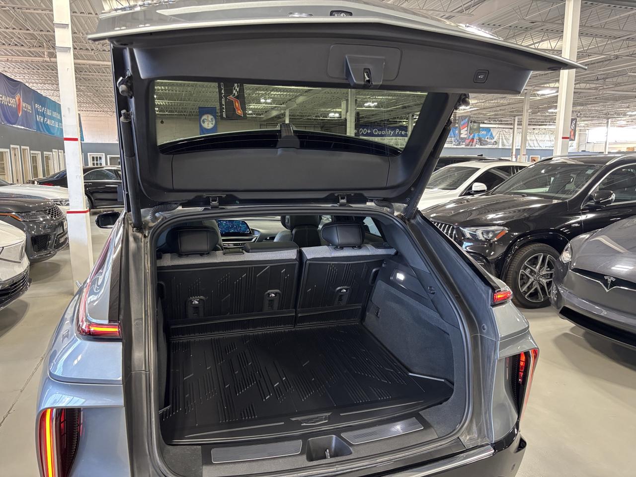 2024 Cadillac LYRIQ Tech|1SA|AWD|CLUSTERNAV|FULLGLASSROOF|FLOORLINERS| - Photo #9
