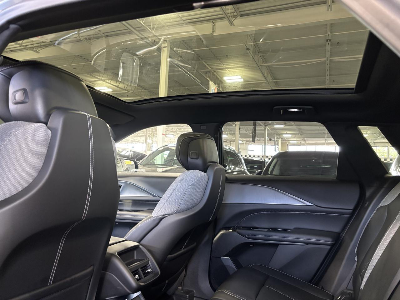 2024 Cadillac LYRIQ Tech|1SA|AWD|CLUSTERNAV|FULLGLASSROOF|FLOORLINERS| - Photo #12